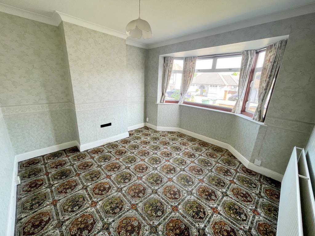 Lot: 61 - THREE-BEDROOM HOUSE FOR IMPROVEMENT - Living room with bay window
